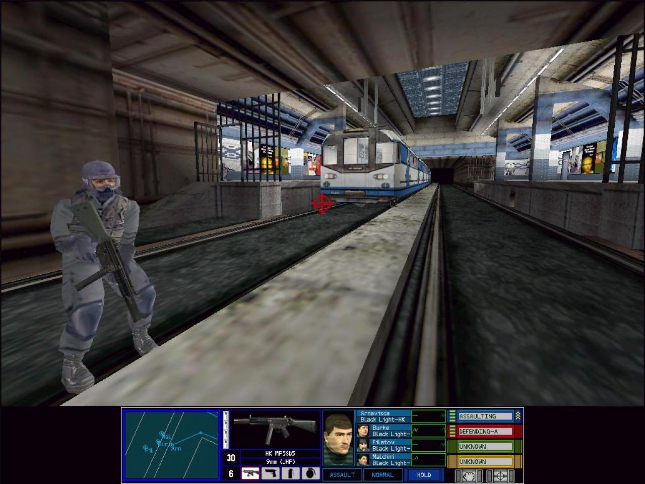 [26/11/2001] UNTERIRDISCH Wieder spielen die Missionen an realen Orten. Hier jagt Ihre Truppe durch die düsteren U-Bahn-Tunnel von London.